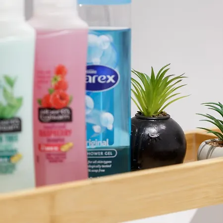 Modern 2 Bedroom With 75” Tv & Free Wi-fi Apartamento