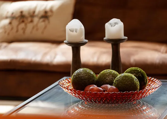 Modern 2 Bedroom With 75” Tv & Free Wi-fi