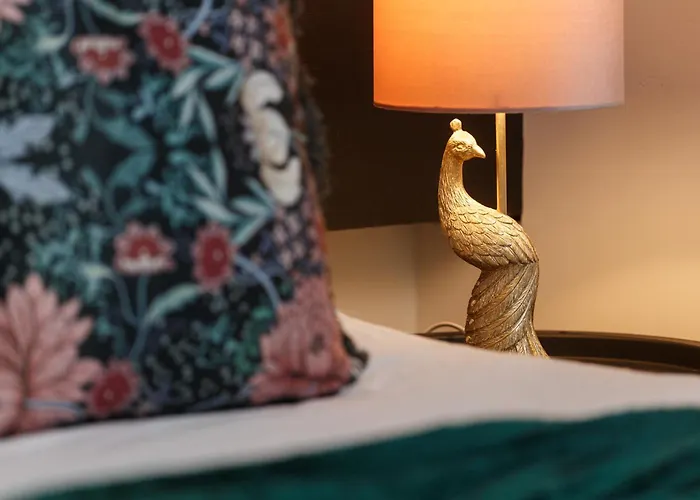 Modern 2 Bedroom With 75” Tv & Free Wi-fi Apartamento