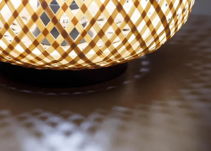 Modern 2 Bedroom With 75” Tv & Free Wi-fi * Bradford (West Yorkshire)