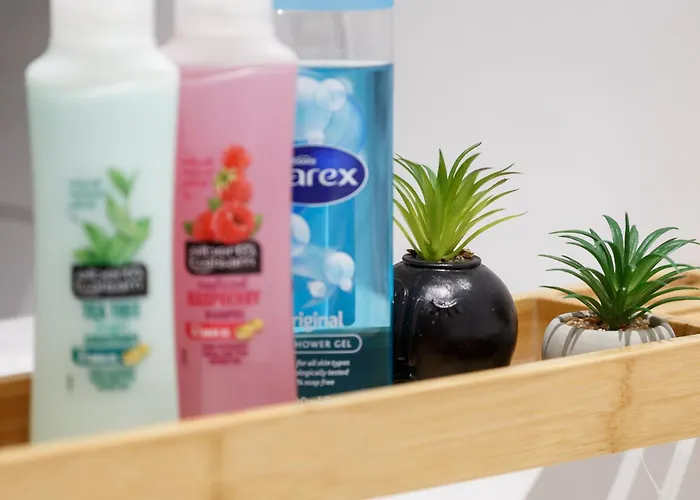 Modern 2 Bedroom With 75” Tv & Free Wi-fi Apartamento