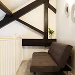 Modern 2 Bedroom With 75” Tv & Free Wi-fi *