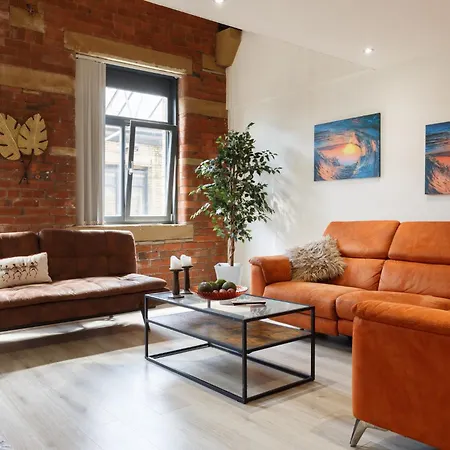 Modern 2 Bedroom With 75” Tv & Free Wi-fi Apartment *